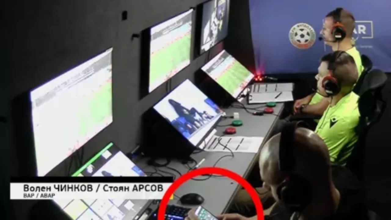 VAR odasında skandal görüntü! Bir anda ekrana gelince yakalandı! 4