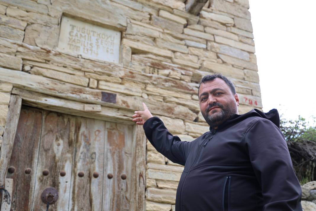 Sivas'ta köyün altındaki kayaları söküp ev yaptılar 4