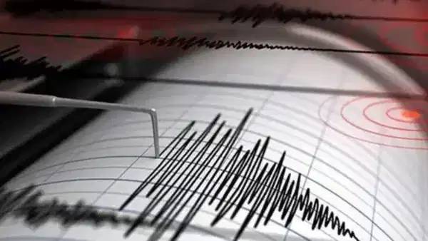 Ege Denizi ve Yunanistan Açıklarında 5.0 Büyüklüğünde Deprem! Marmara Denizi Armutlu da Sallandı 3
