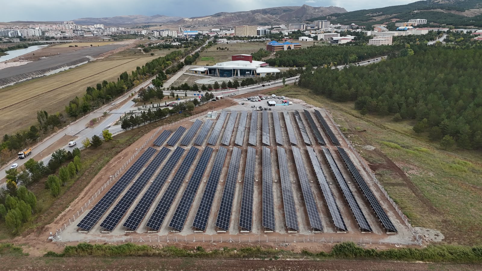 SCÜ’den enerji tasarrufu sağlayacak GES yatırımı