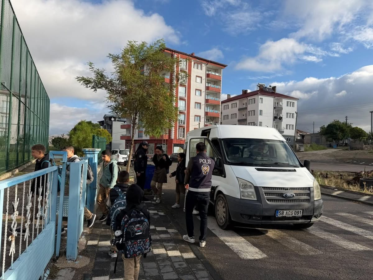 Sivas'ta okul çevrelerinde güvenlik tedbirleri artırıldı