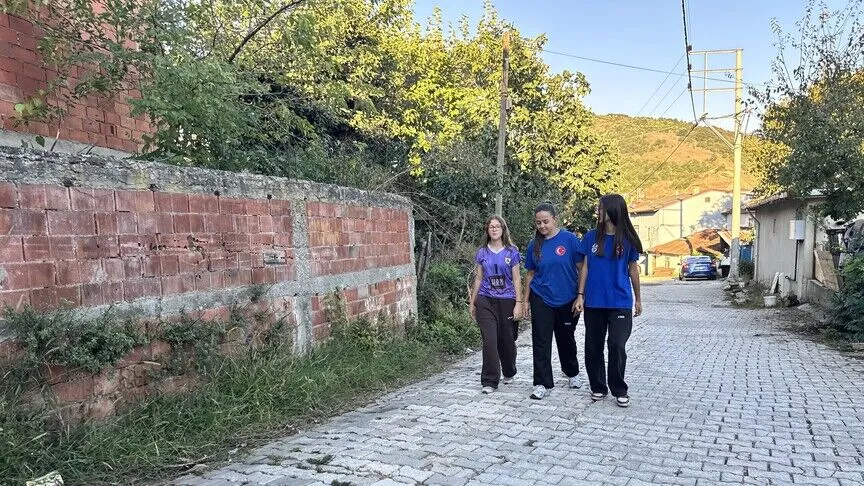 Köyde voleybol takımı oluşturan kızlar "Filenin Sultanları"nın izinden gitmek istiyor