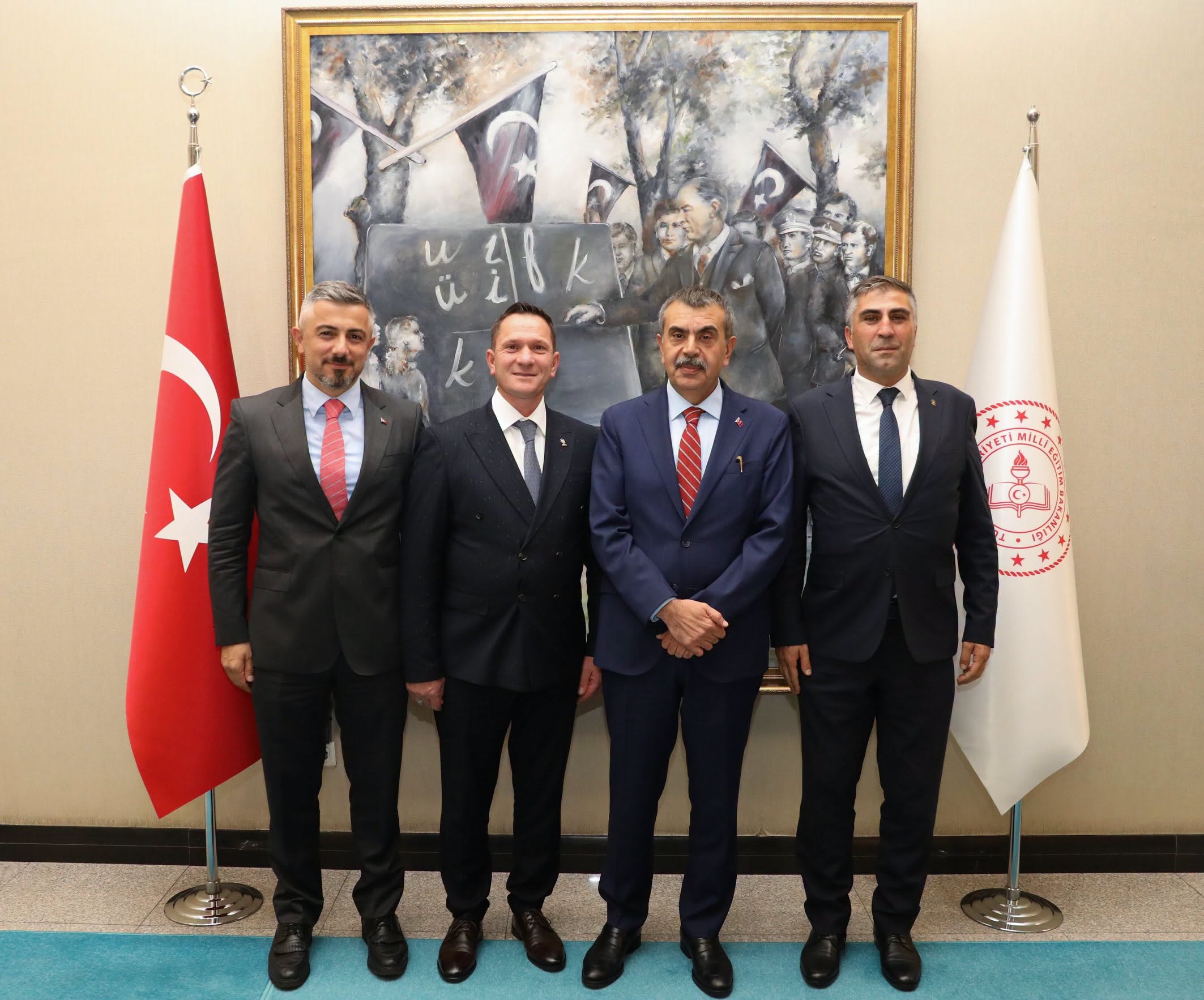Rozeti takar takmaz soluğu bakanlıklarda aldı