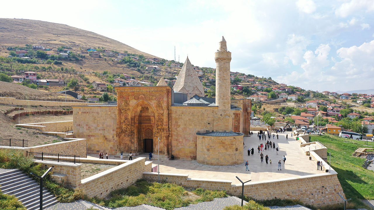 Divriği Ulu Camii ve Darüşşifası 9 ayda yaklaşık 400 bin ziyaretçiyi ağırladı