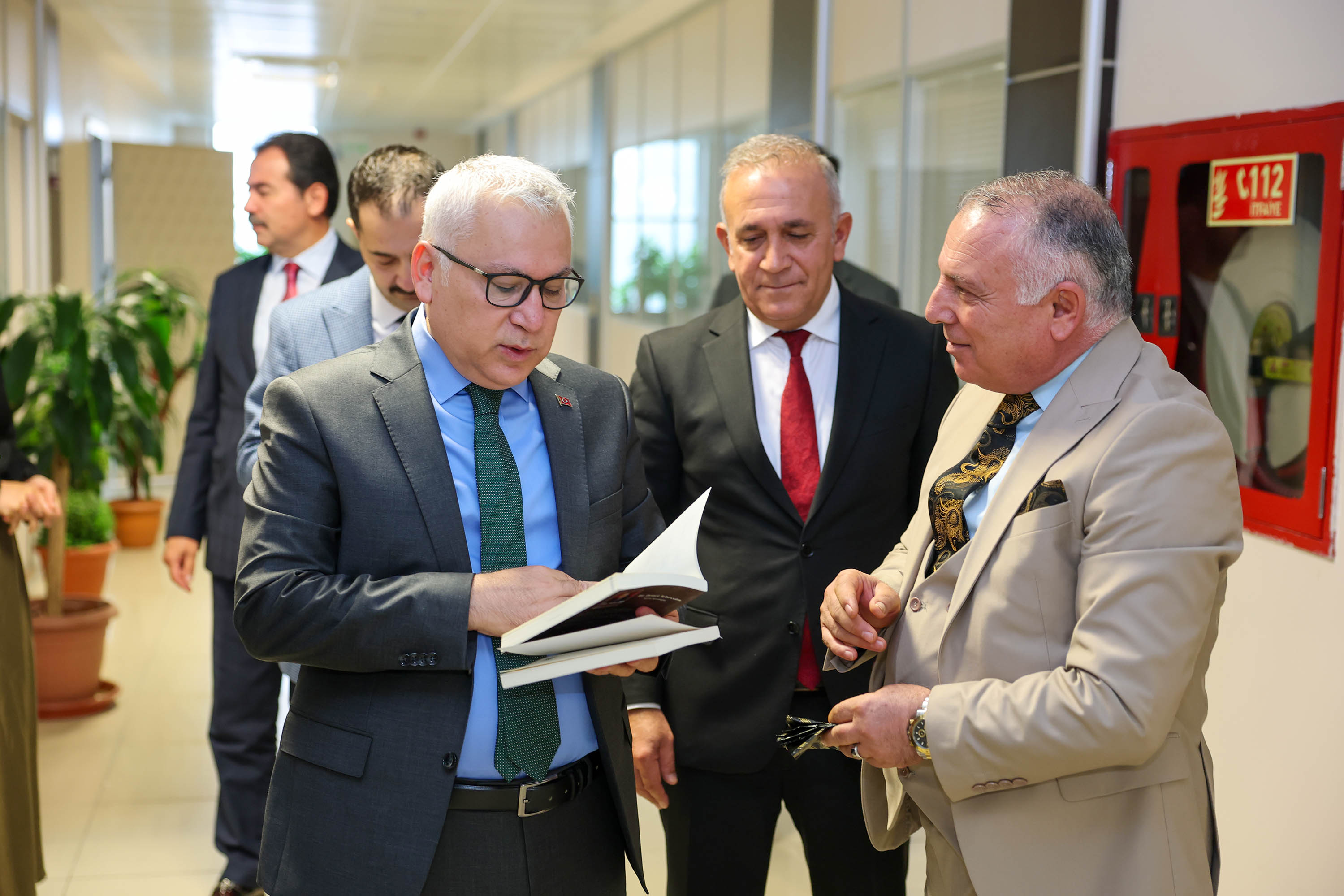 Sivas Valisi Şimşek SGK'da hizmet birimlerini inceledi