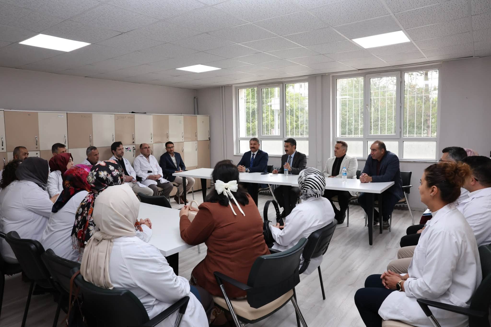 Sivas'ta eğitimde yeni dönem mesaisi: Fatih Erdoğan öğretmenlerin taleplerini dinledi!