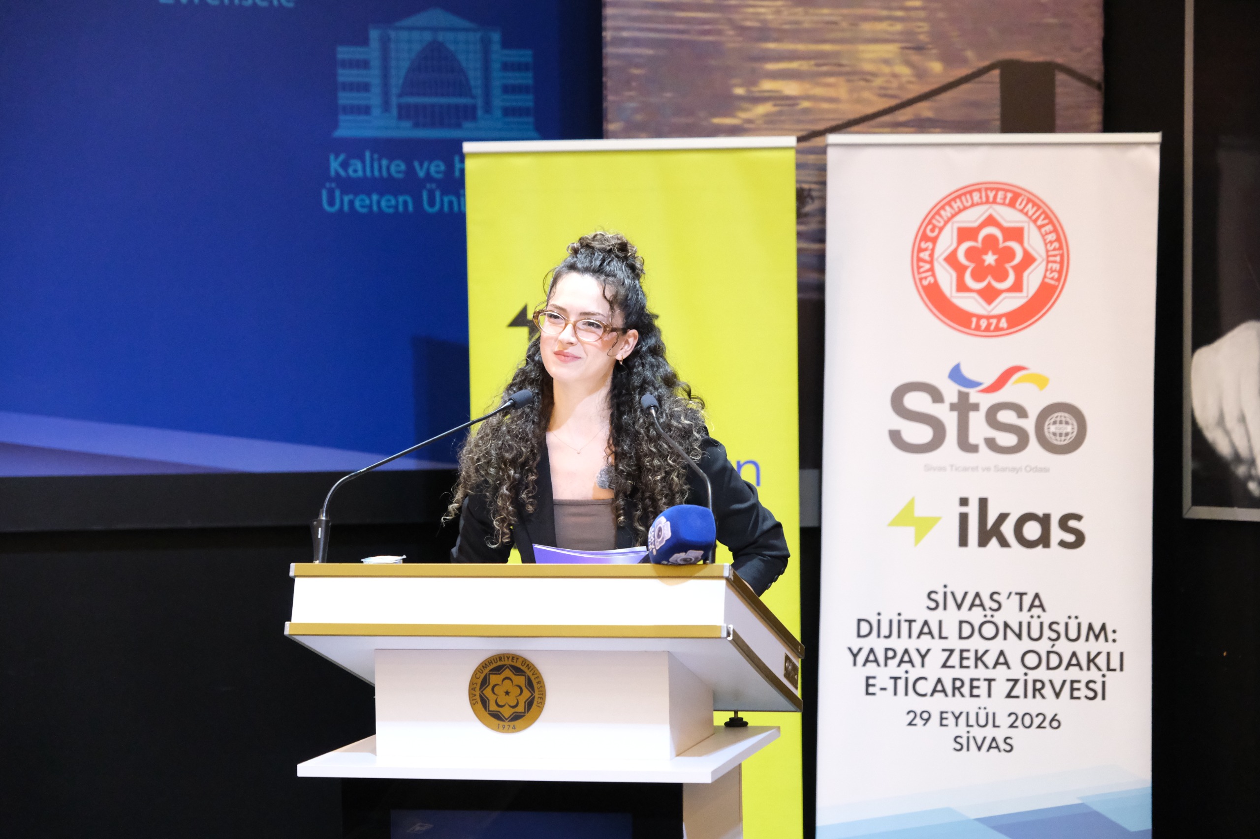 Sivas’ta dijital dönüşüm hamlesi: Yapay zekâ odaklı E-Ticaret Zirvesi düzenlendi