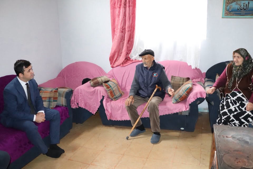 Suşehri Kaymakamı Yıldız çaldığı her kapıda gönülleri fethetti!