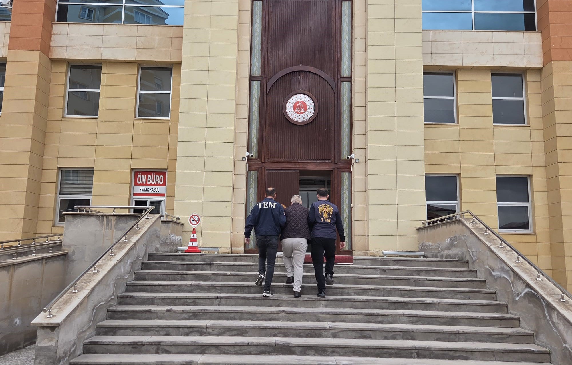 Şarkışla emniyeti affetmedi: Hakkında 19 yıl hapis cezası olan şahıs böyle yakalandı!