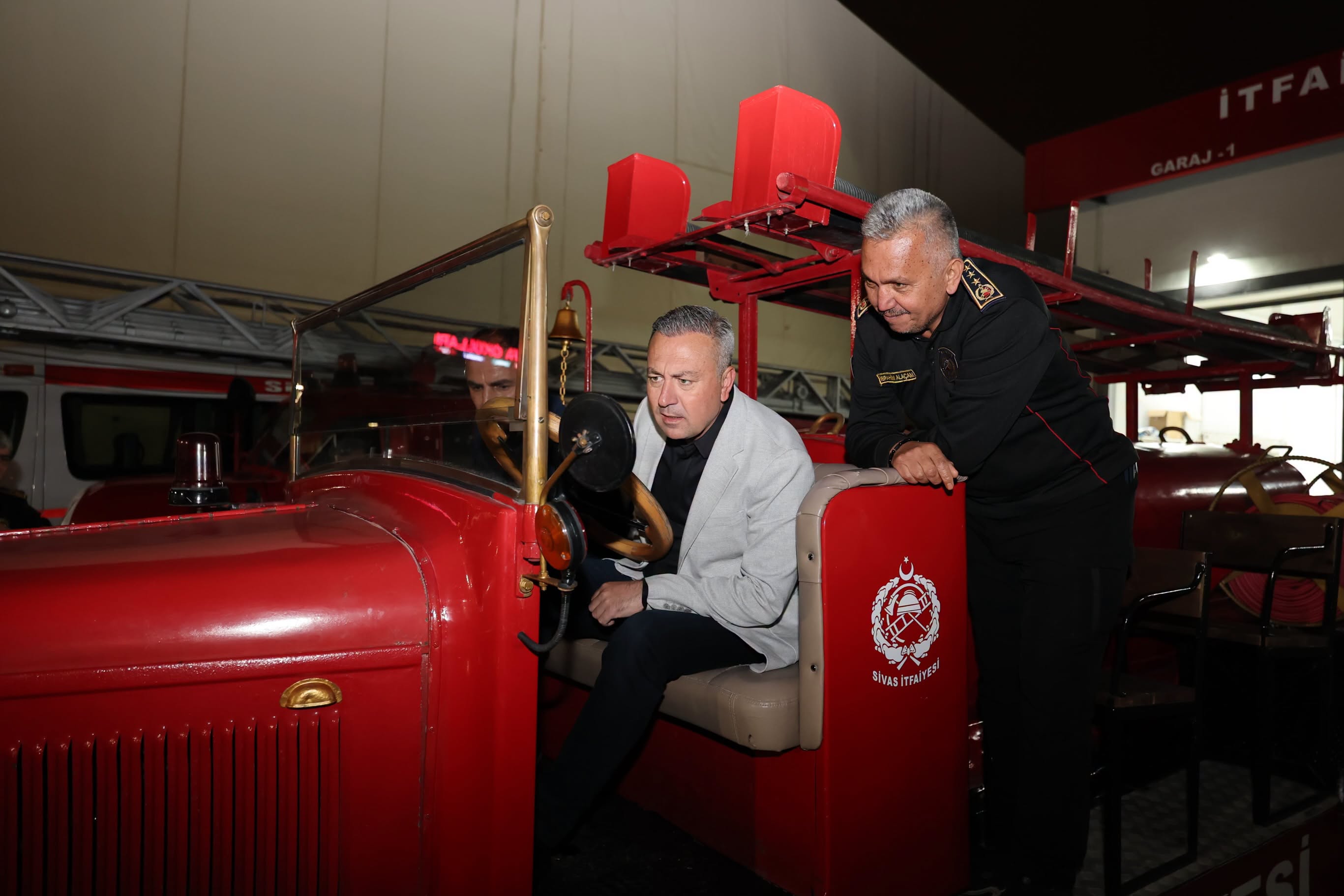 Uzun, 1936 model tarihi itfaiye aracıyla tur attı