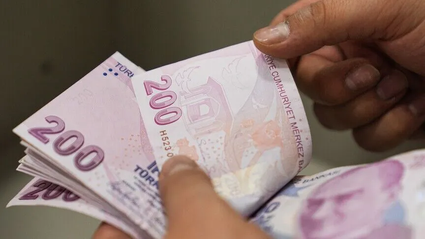 Aylıklar hesaplara yatırılmaya başlandı
