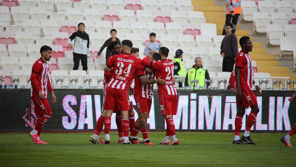 Sivasspor ilk yarıyı önde kapattı!