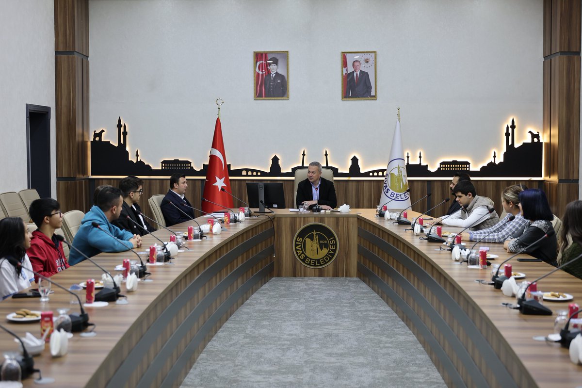 Sivas Belediyesinin Güzel Sanatlara Hazırlık Kursunda Büyük Başarı! 17 Öğrenciden 13'ü Üniversiteyi Kazandı!