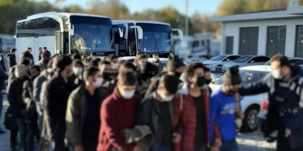 Sivas’ta otobüs bagajından göçmenler çıktı