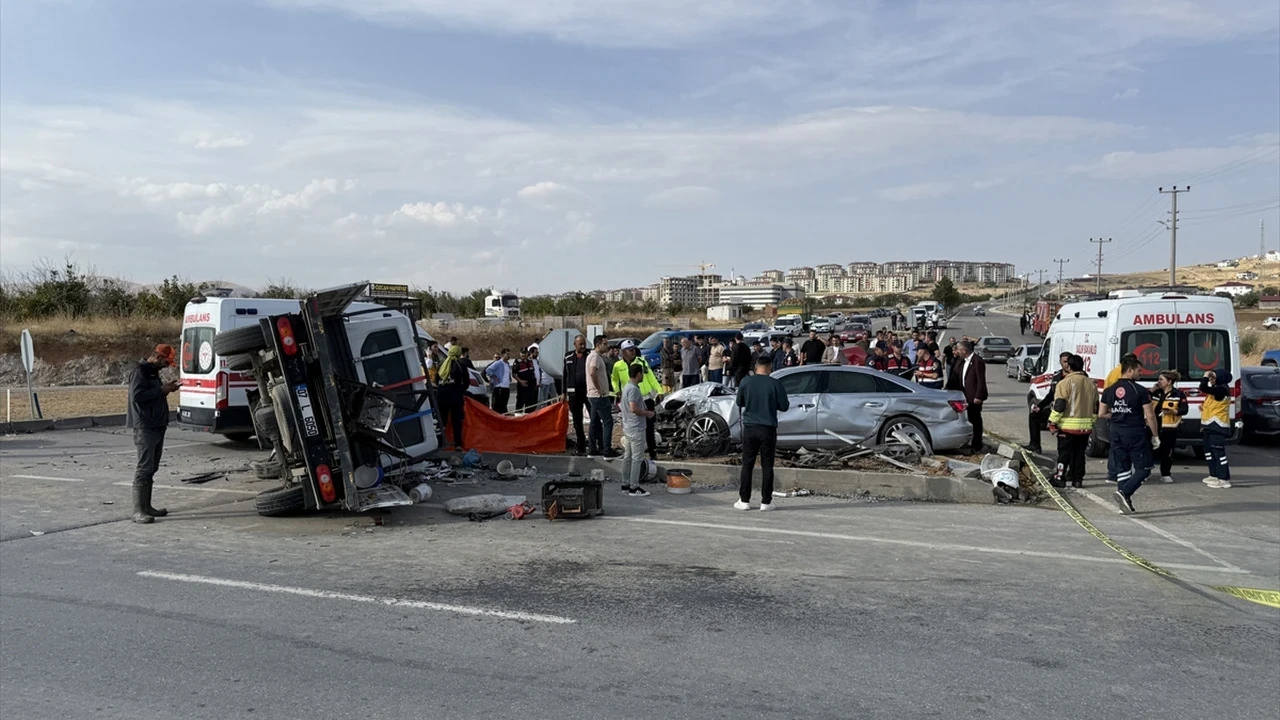 Kahramanmaraş’ta MHP'li Milletvekilinin Bulunduğu Konvoyda Feci Kaza! 1 Ölü!