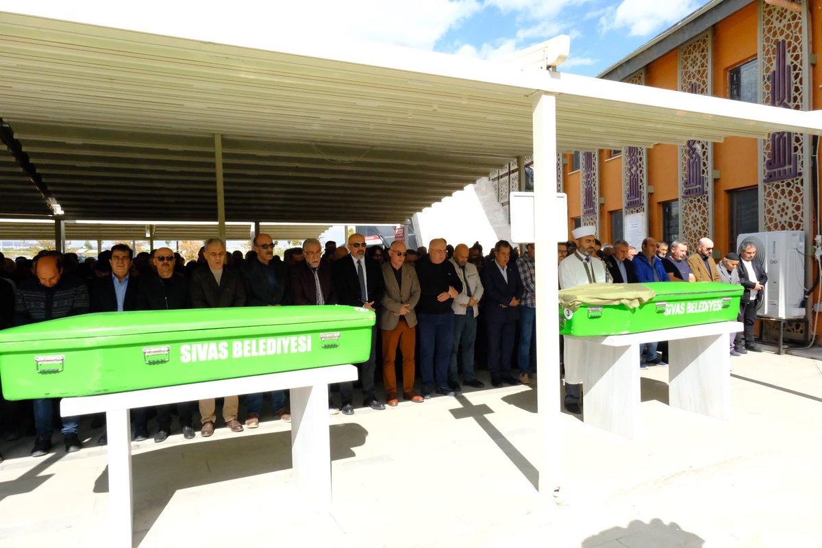 Rektör Şengönül Çamlıbel Ailesini Acı Gününde Yalnız Bırakmadı!