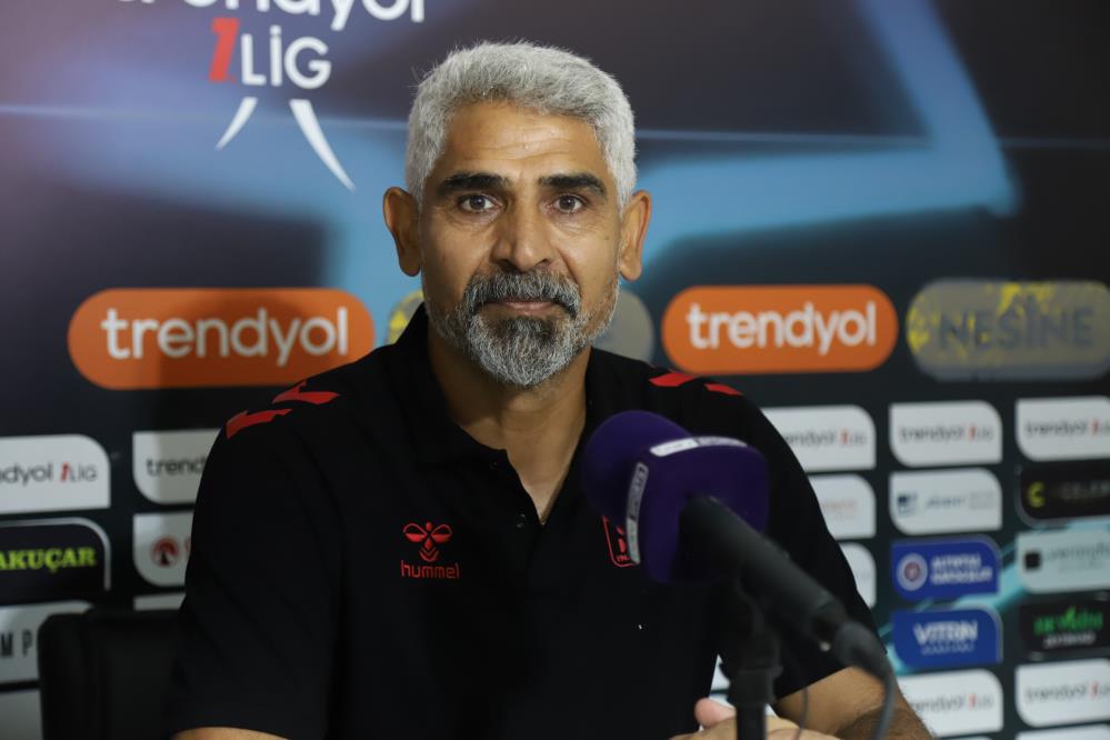 Sivasspor Teknik Direktörü İsmet Taşdemir: “Talihsiz Bir Golle Beraberlikle Ayrıldık”