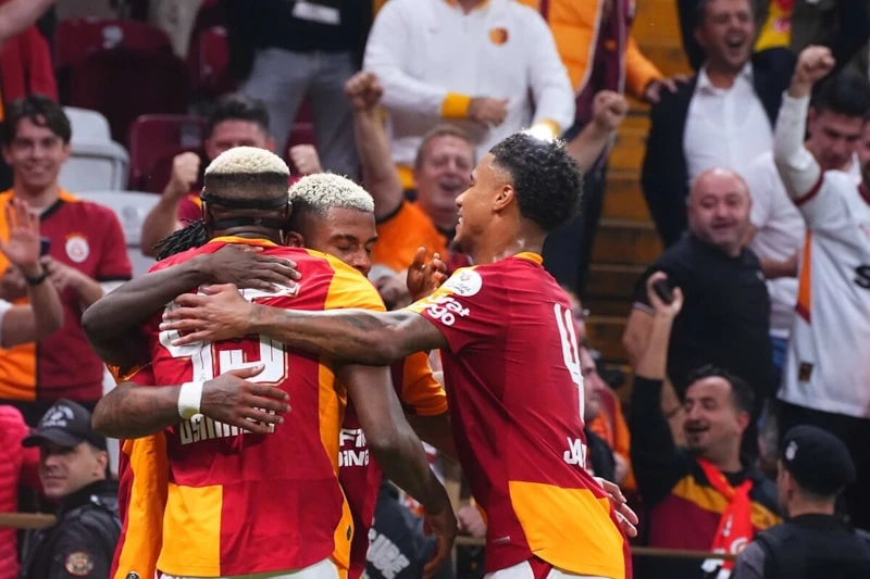 Galatasaray - Barcelona Maçının İlk 11'leri Belli Oldu! Devler Ligi'nde Dev Randevu!
