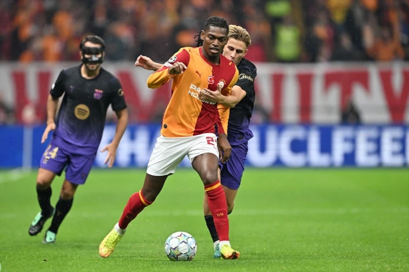 Galatasaray, Barcelona Karşısında Dağıldı! Öne Geçtiği Maçı 4-1 Kaybetti!