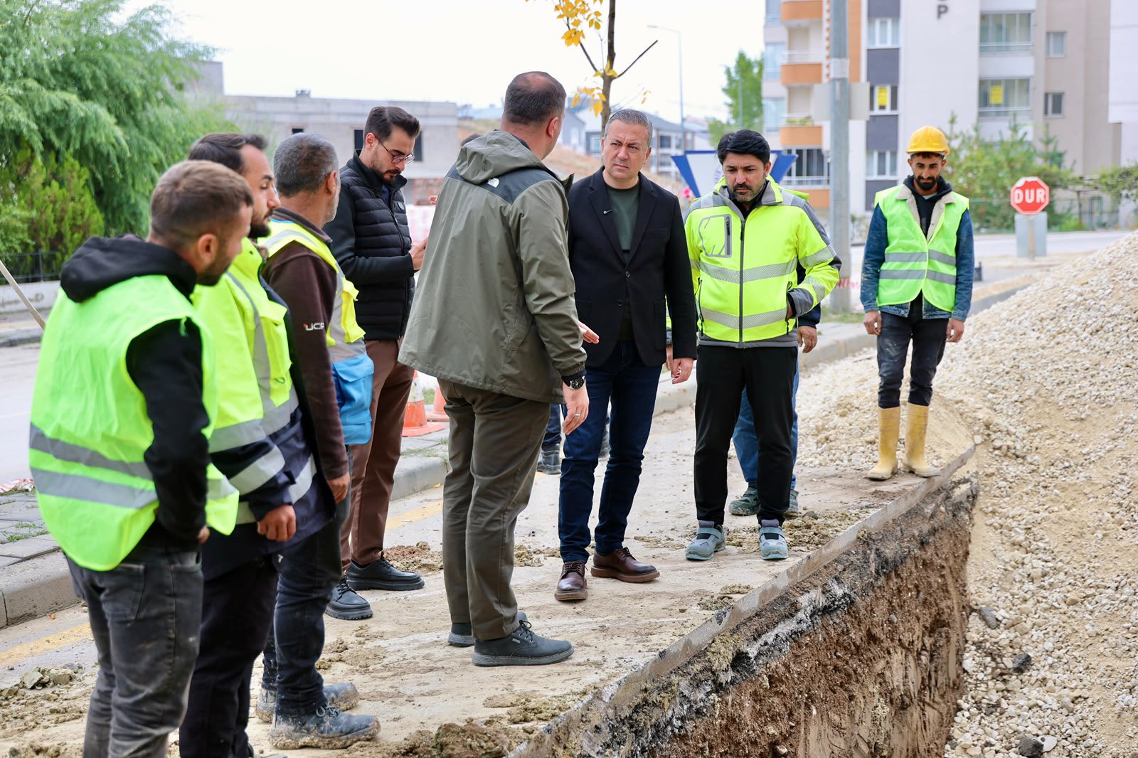 Sivas Belediyesi 4 mahallede eş zamanlı asfalt yenileme çalışması yürütüyor