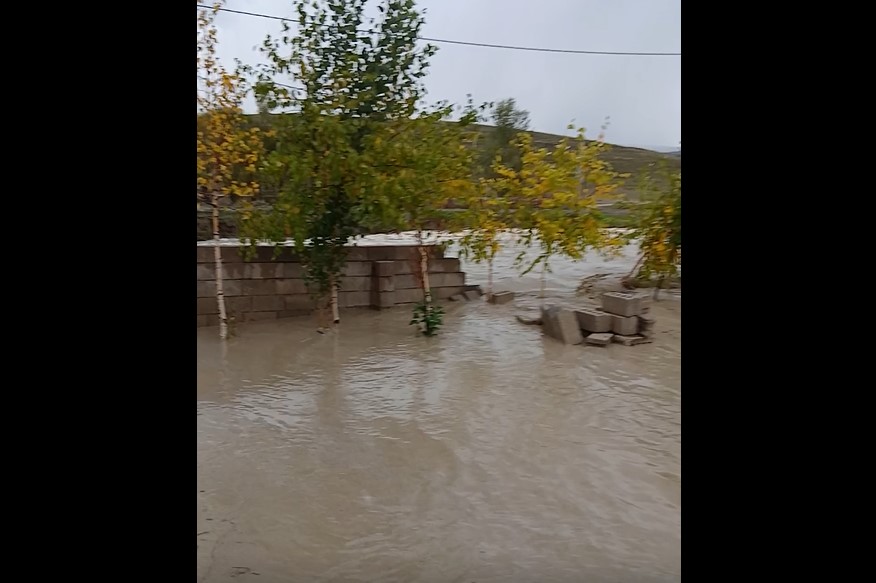 Sivas'ta sağanak yağış taşkına yol açtı: Güney Köyü'nde evler ve tarlalar su altında kaldı