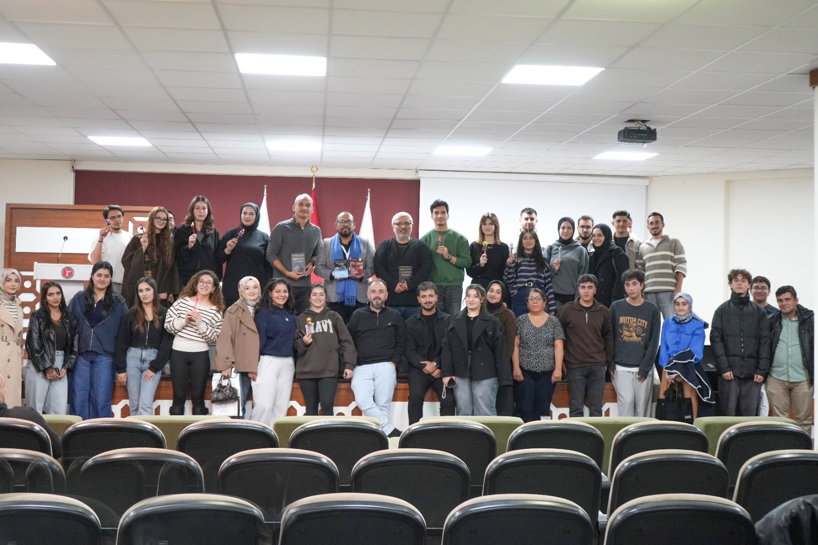 Perulu akademisyen öğrencilerle buluştu