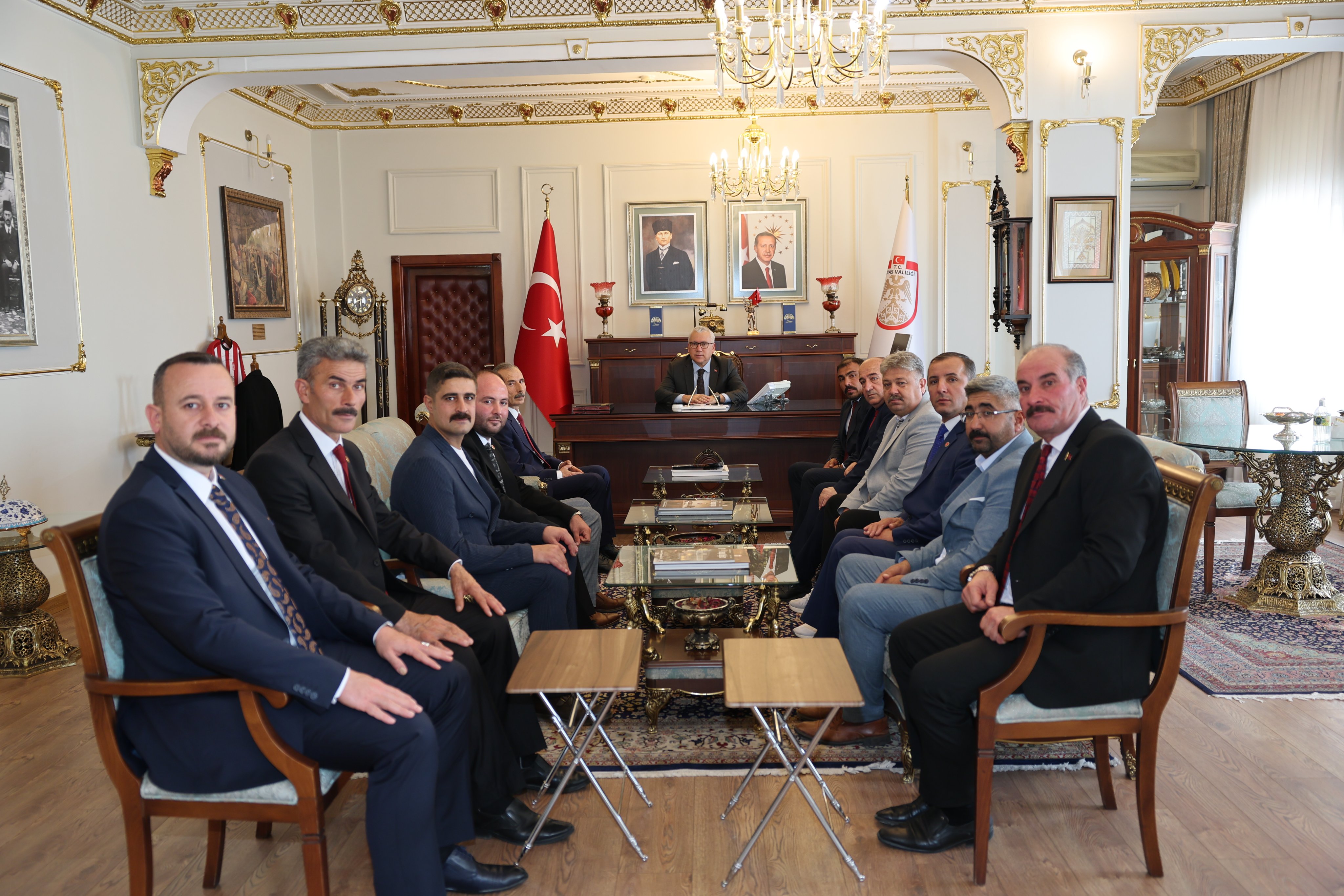 Sivas Valisi Yılmaz Şimşek muhtarlar heyetini makamında kabul etti