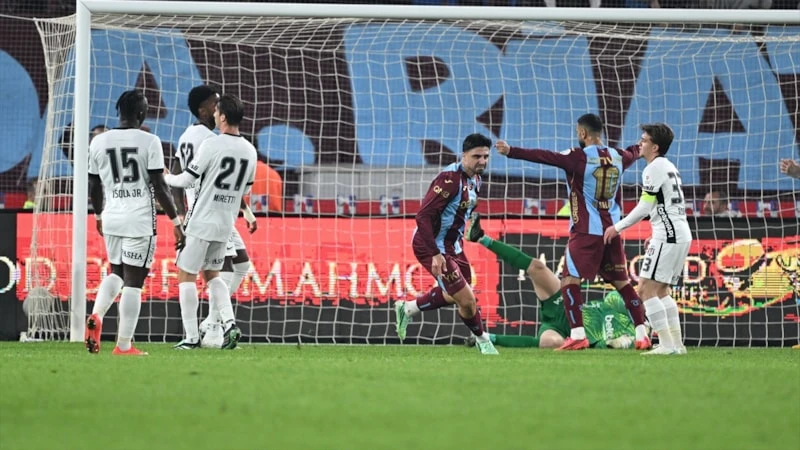 Trabzonspor Beşiktaş'ı 2 Golle Devirdi!