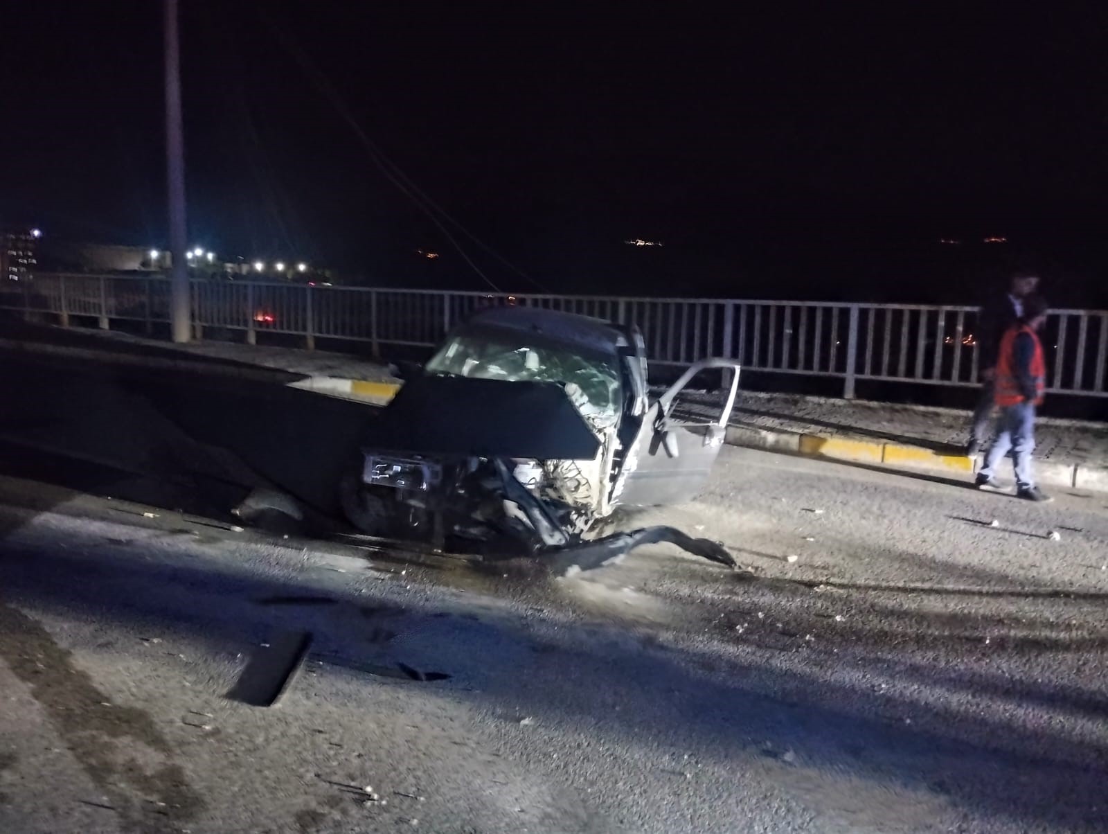 Suşehri'nde elektrik direğine çarpan sürücü yaralandı: Kaymakamlıktan açıklama geldi