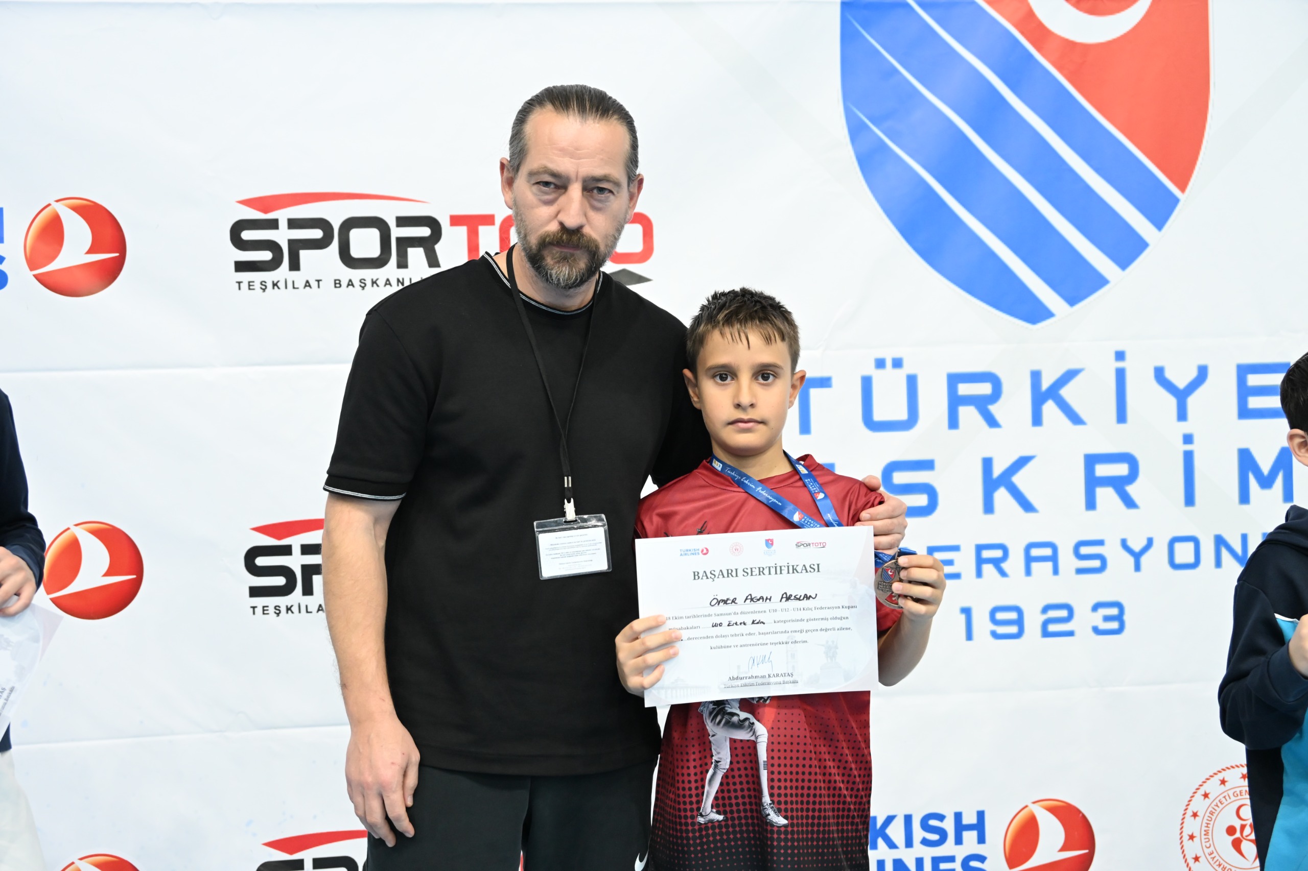 Sivaslı eskrimciler Türkiye üçüncüsü oldu