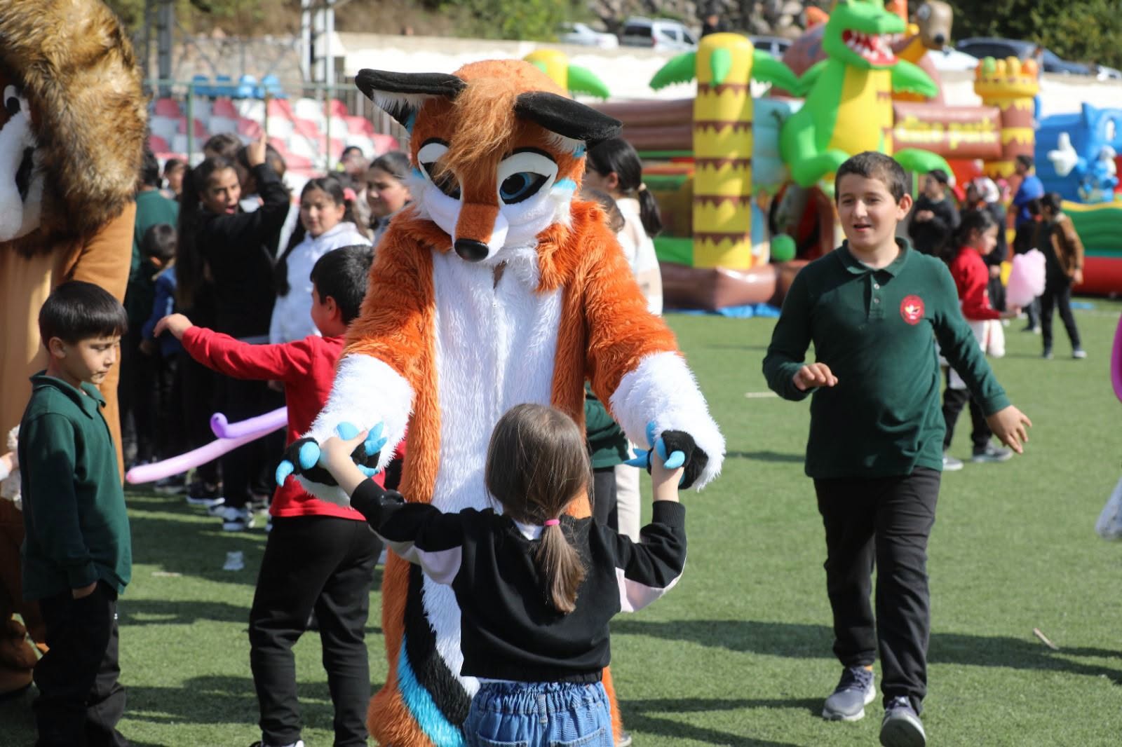 Miniklerin yüzü güldü! Koyulhisar'da Hayal Şenliği renkli görüntülere sahne oldu!