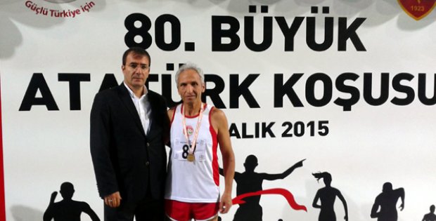 10 Bin 800 Metreyi 44.22 Dakikada Koştu