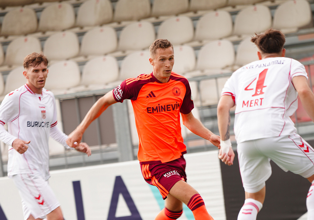 Sivasspor deplasmanda dağıldı! Erken kırmızının faturası ağır oldu: 4-0