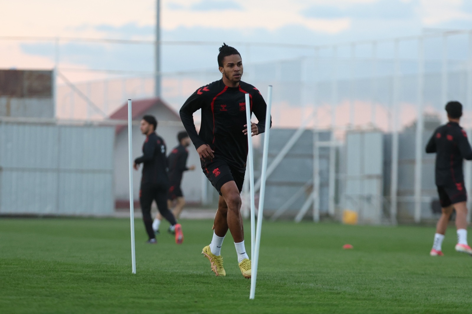Sivasspor'a 2'nci kırmızı kart şoku!