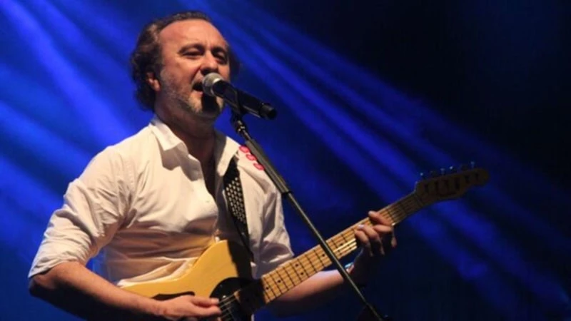 Ünlü Şarkıcı Nev Hayatını Kaybetti!