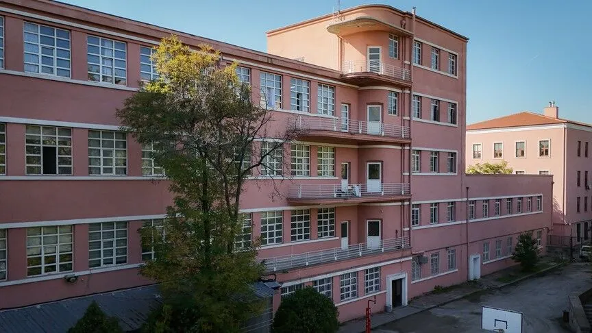 Bir asra yaklaşan okul, kadınların geleceğine ışık tutuyor