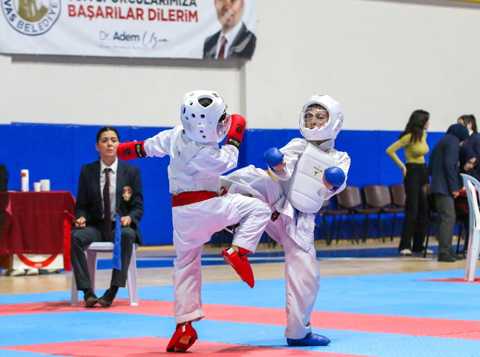 Karatede şampiyonluk yarışı başladı