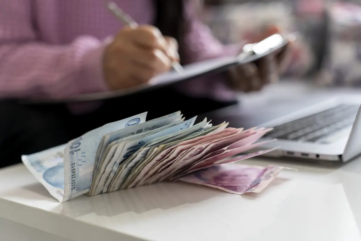 Milyonlar bu haberi bekliyordu! Yeni asgari ücret kaç TL olacak? İşte masadaki 3 farklı rakam!
