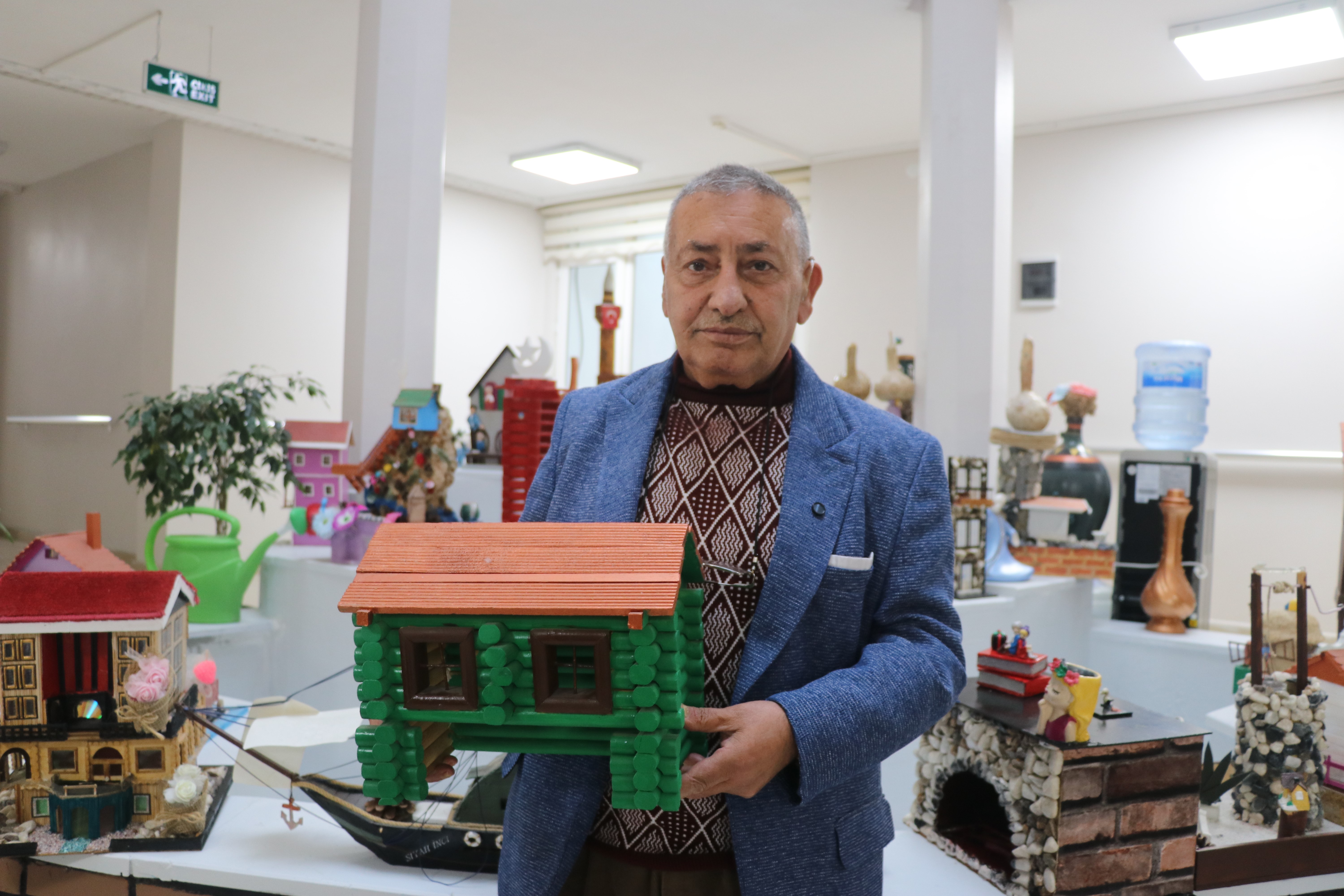 Sivas'ta huzurevi sakinleri hünerlerini sanat ve el emeğiyle sergiliyor