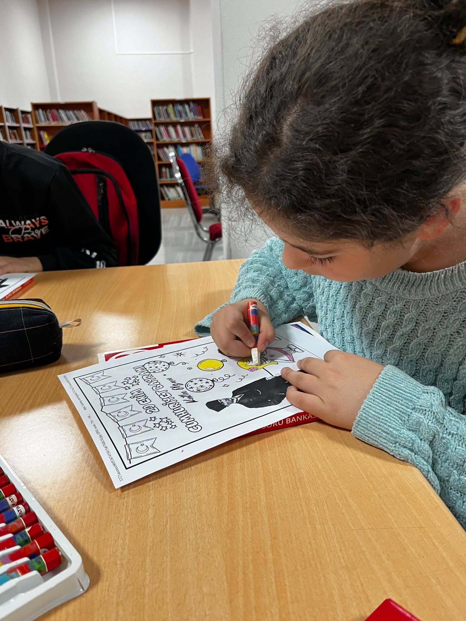 Sivas'ta minik okurlar Cumhuriyet'in 103. yılını resimlerle kutladı
