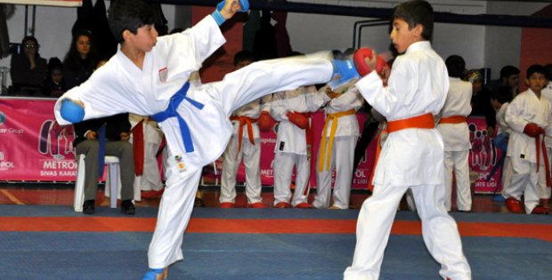 Karate Hız Kesmiyor