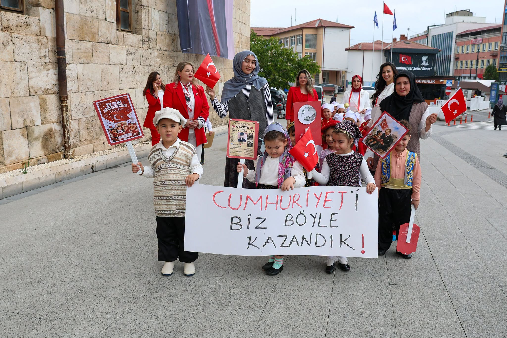 Sivas'ta 29 Ekim'e özel minik bando takımı! Vali Şimşek bayram sevincine ortak oldu!