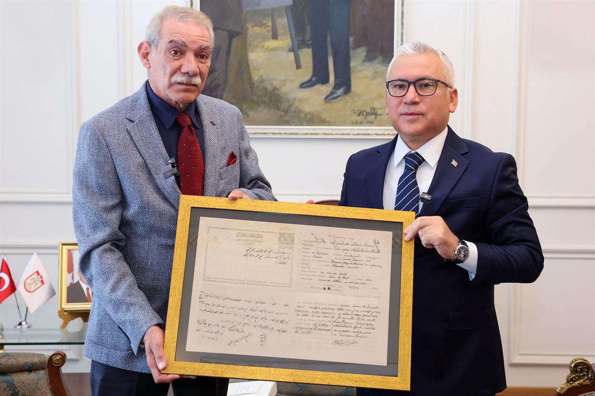Sivas Hafıza Merkezi'nden 110 yıllık hasrete son: Yüzbaşı Abdülkadir'in belgeleri torununa teslim edildi