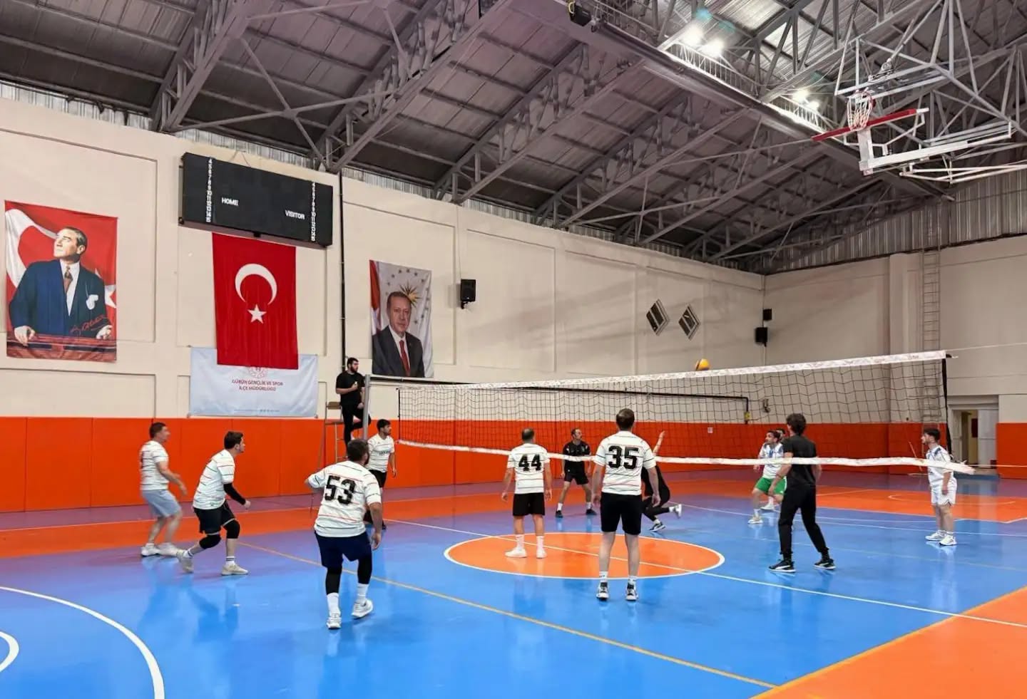 Cumhuriyet Haftası voleybol turnuvası başladı