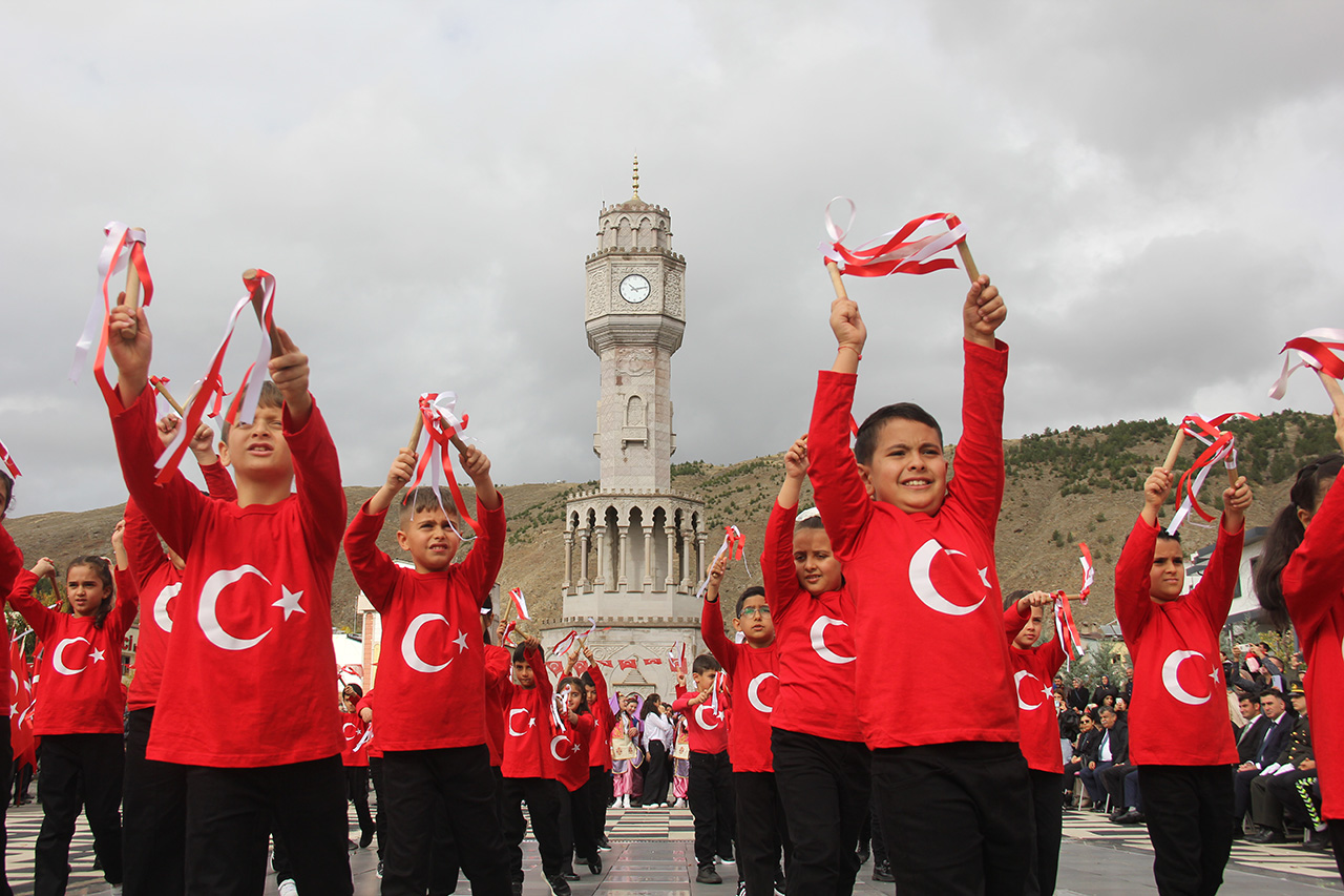 Sivas'ın ilçelerinde Cumhuriyet'in 103. yılı kutlandı