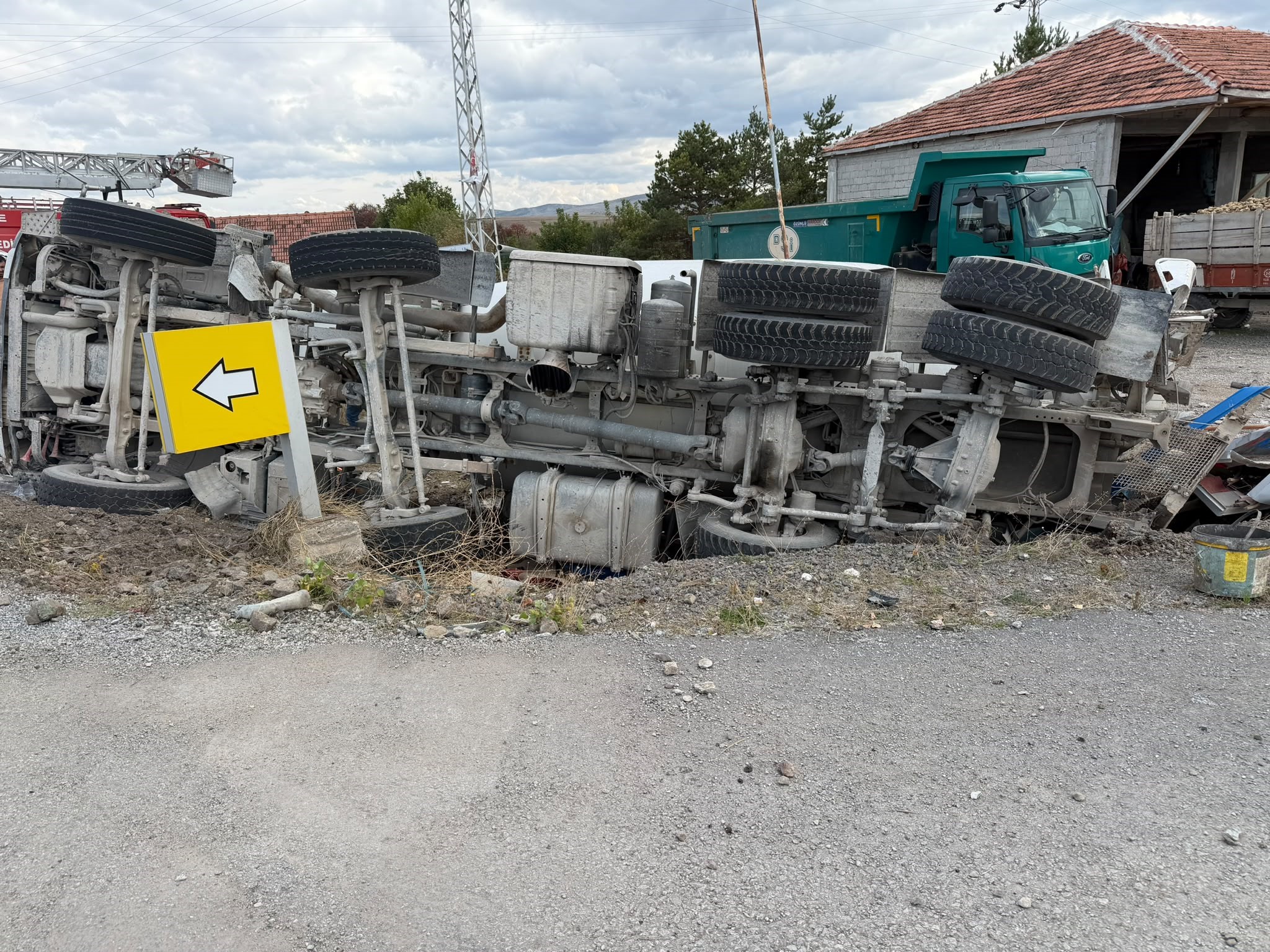 Yozgat’ta devrilen mikser metrelerce sürüklendi