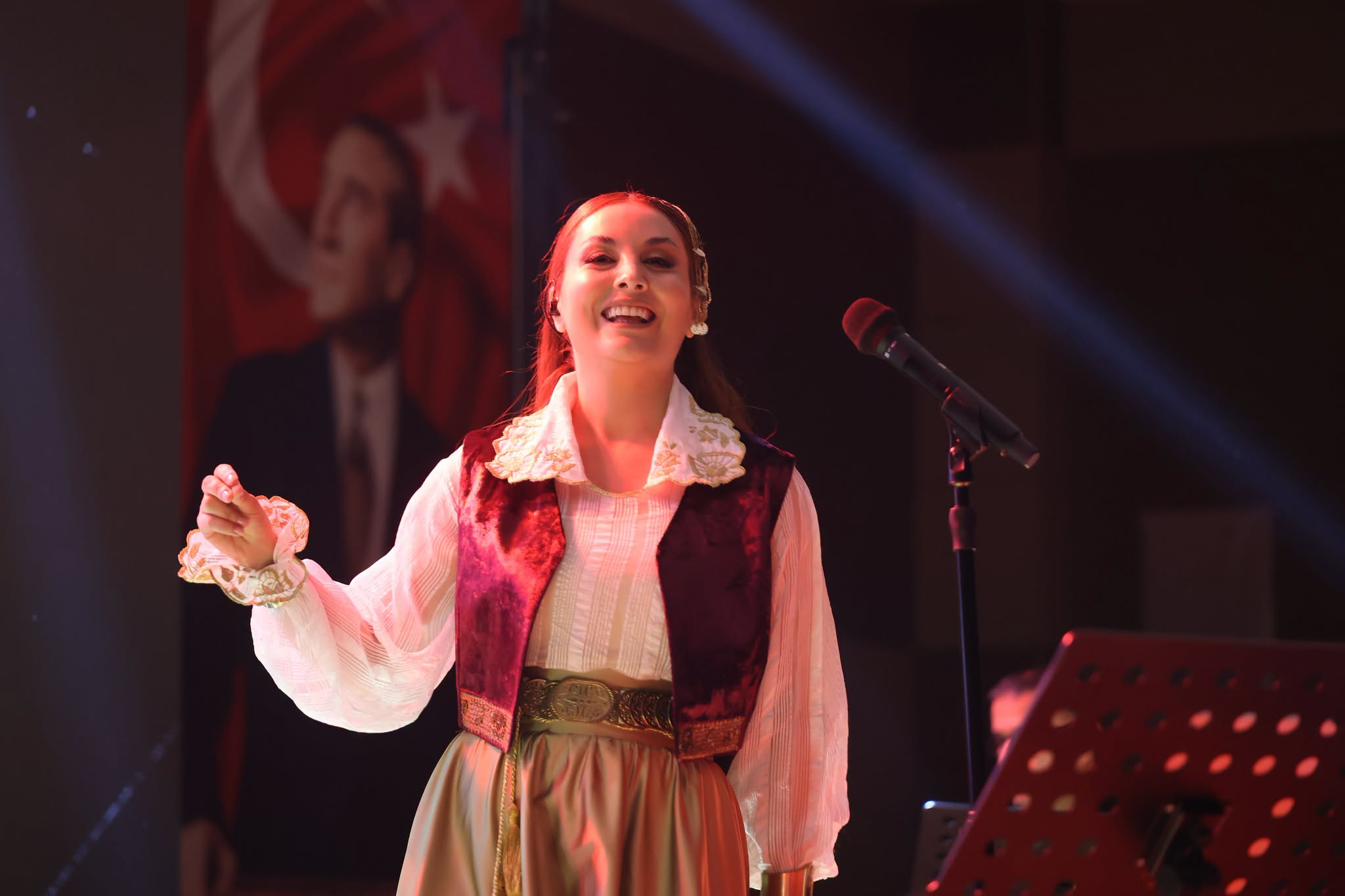 Şarkışla’da 29 Ekim coşkusu Elif Avcı konseriyle tavan yaptı