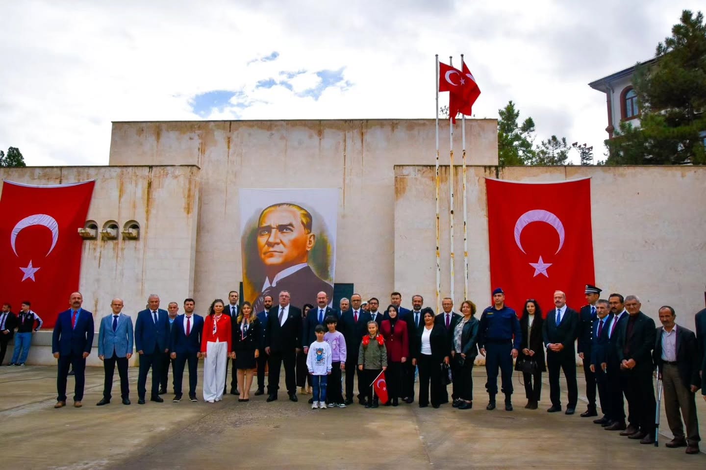 Şanlı bayrağımızın gölgesinde Cumhuriyet gururu