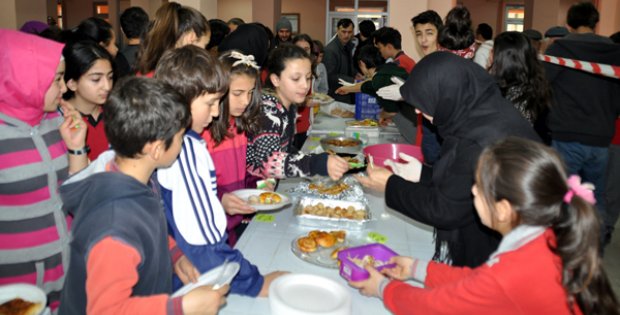 Dünya Yetimlerine Öğrencilerden 2 Bin TL