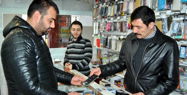 Telefonlar Kapış Kapış Ama